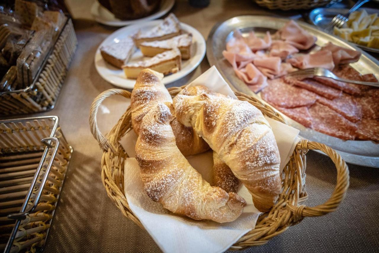 Hotel & Ristorante Serenella 브루일서비니아 외부 사진